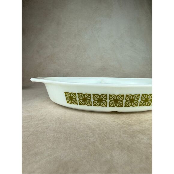 Vintage Pyrex Verde Split Casserole Dish Floral Mod MCM 1970s - Picture 2 of 9